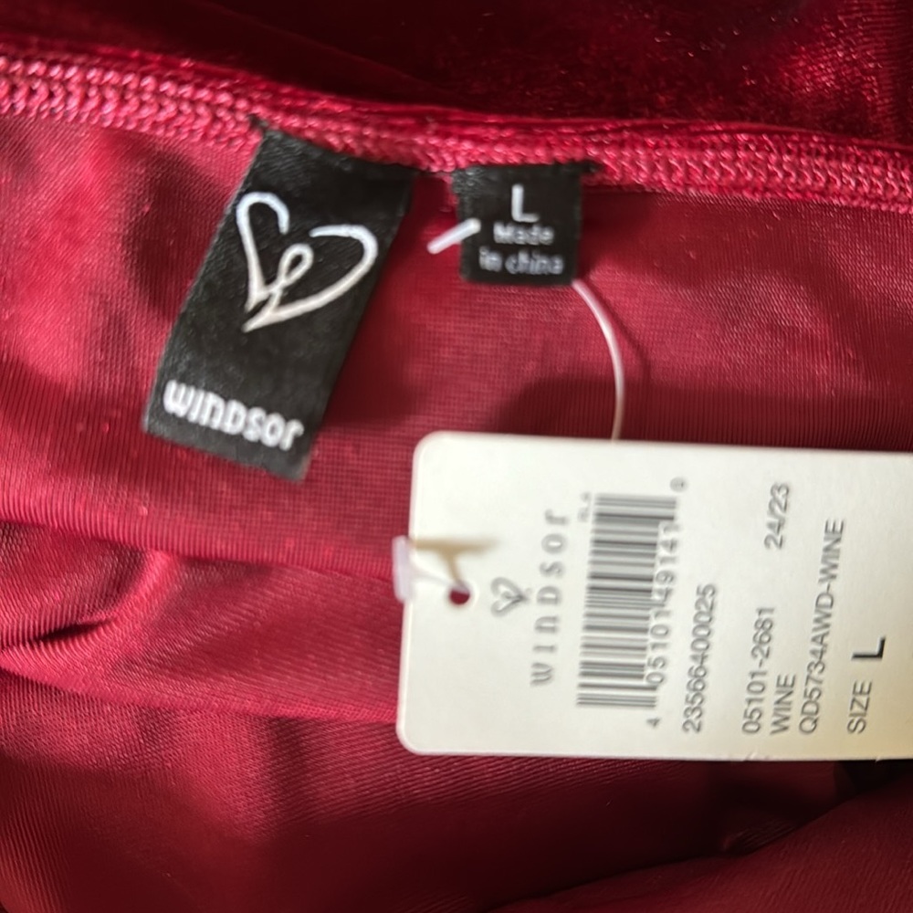 Windsor 👗 - Picture 7 of 7